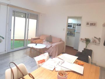 Departamento en venta de dos ambientes con patio - Almagro