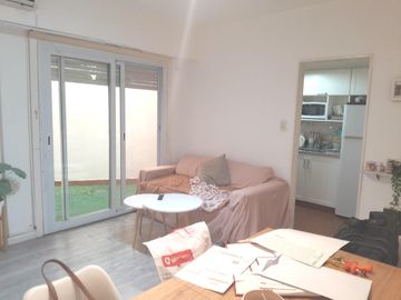 Departamento en venta de dos ambientes con patio - Almagro