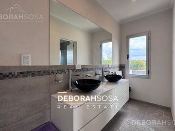 Casa en Venta 6 Ambientes al Lago con Pileta y Muelle - Zona Norte Escobar El Cantón