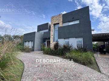 Casa en Venta 6 Ambientes al Lago con Pileta y Muelle - Zona Norte Escobar El Cantón