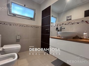Casa en Venta 6 Ambientes al Lago con Pileta y Muelle - Zona Norte Escobar El Cantón