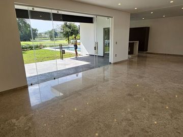 Casa nueva en venta en Paraíso Country Club, Morelos.