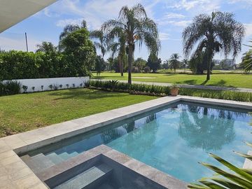 Casa nueva en venta en Paraíso Country Club, Morelos.
