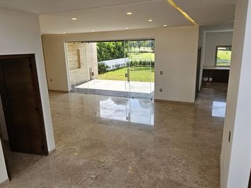 Casa nueva en venta en Paraíso Country Club, Morelos.