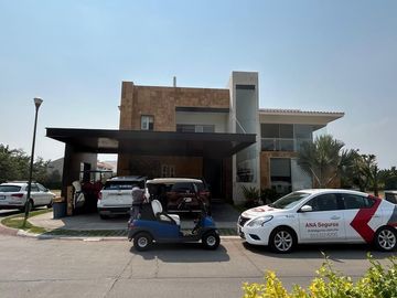 Casa en venta Club de Golf Paraíso, Morelos.