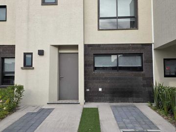 Venta de casa nueva en Zakia, zona de El nuevo Querétaro