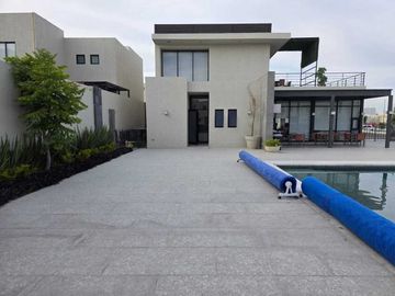 Venta de casa nueva en Zakia, zona de El nuevo Querétaro