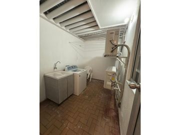 SE VENDE APARTAMENTO  PRIMER PISO REMODELADO Y AMOBLADO EN MIRAMAR