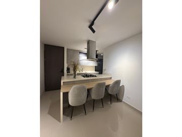 SE VENDE APARTAMENTO  PRIMER PISO REMODELADO Y AMOBLADO EN MIRAMAR