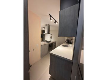 SE VENDE APARTAMENTO  PRIMER PISO REMODELADO Y AMOBLADO EN MIRAMAR