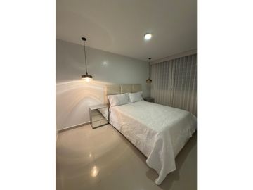 SE VENDE APARTAMENTO  PRIMER PISO REMODELADO Y AMOBLADO EN MIRAMAR
