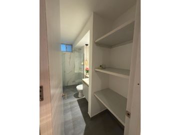 SE VENDE APARTAMENTO  PRIMER PISO REMODELADO Y AMOBLADO EN MIRAMAR
