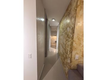 SE VENDE APARTAMENTO  PRIMER PISO REMODELADO Y AMOBLADO EN MIRAMAR