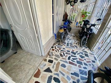 Oportunidad de inversión-Casa con rentas y excelentes acabados.