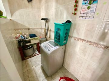 Oportunidad de inversión-Casa con rentas y excelentes acabados.