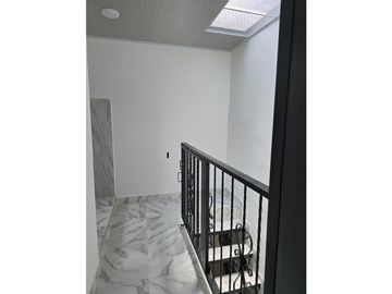 VENDO CASA DUPLEX SECTOR LA MACARENA