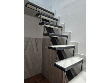 VENDO CASA DUPLEX SECTOR LA MACARENA