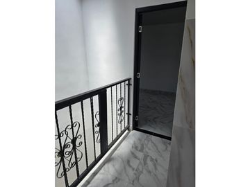 VENDO CASA DUPLEX SECTOR LA MACARENA