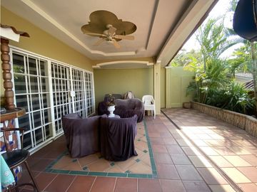Venta de CASA REMODELADA en BRISAS DEL GOLF | TERRAZA