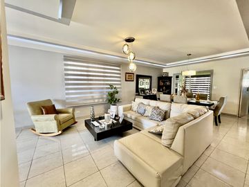 Venta de CASA REMODELADA en BRISAS DEL GOLF | TERRAZA