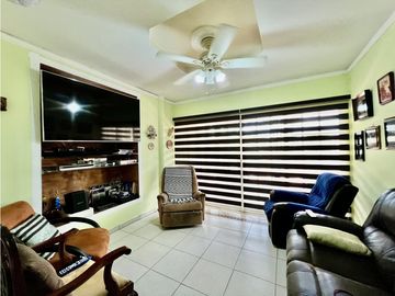 Venta de CASA REMODELADA en BRISAS DEL GOLF | TERRAZA