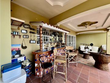 Venta de CASA REMODELADA en BRISAS DEL GOLF | TERRAZA