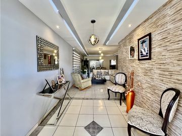 Venta de CASA REMODELADA en BRISAS DEL GOLF | TERRAZA