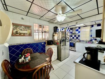 Venta de CASA REMODELADA en BRISAS DEL GOLF | TERRAZA