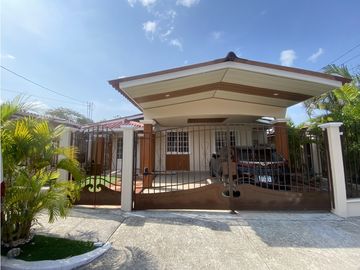 Venta de CASA REMODELADA en BRISAS DEL GOLF | TERRAZA