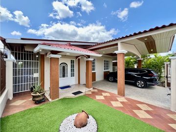 Venta de CASA REMODELADA en BRISAS DEL GOLF | TERRAZA