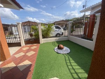 Venta de CASA REMODELADA en BRISAS DEL GOLF | TERRAZA
