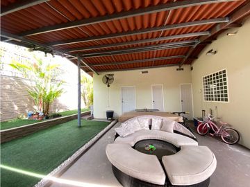 Venta de CASA REMODELADA en BRISAS DEL GOLF