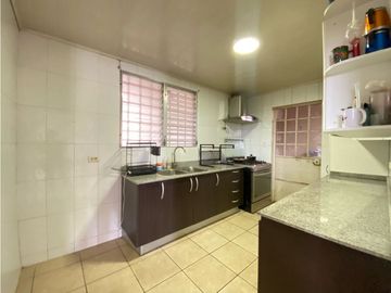 Venta de CASA REMODELADA en BRISAS DEL GOLF