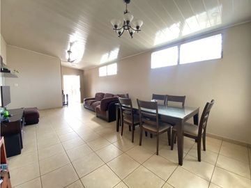 Venta de CASA REMODELADA en BRISAS DEL GOLF