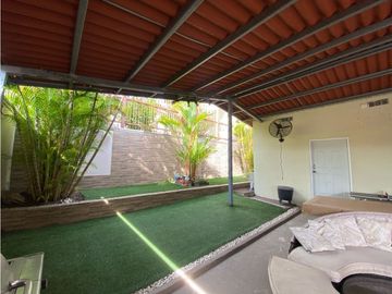 Venta de CASA REMODELADA en BRISAS DEL GOLF