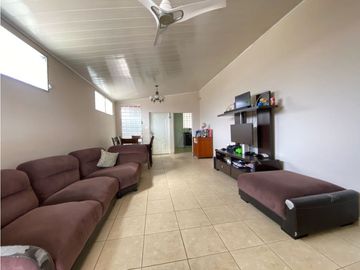 Venta de CASA REMODELADA en BRISAS DEL GOLF
