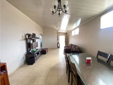 Venta de CASA REMODELADA en BRISAS DEL GOLF