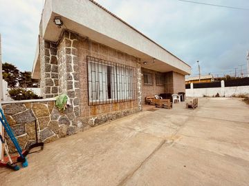 Excelente ubicacion. casa para vivir e invertir