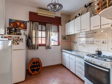 Casa 4 amb. en San Andres con Jardin - Muy Buena