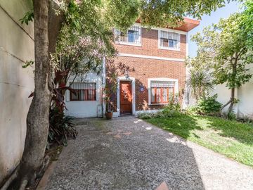 Casa 4 amb. en San Andres con Jardin - Muy Buena