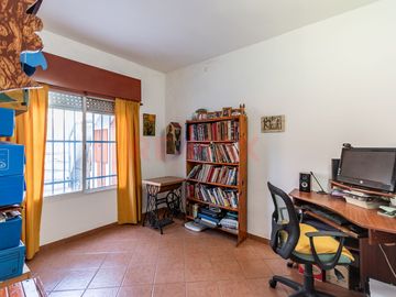Casa 4 amb. en San Andres con Jardin - Muy Buena