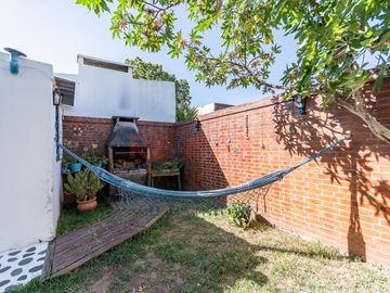 Casa 4 amb. en San Andres con Jardin - Muy Buena