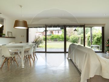 Casa moderna en venta City Bell 3 dormitorios