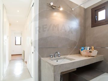 Casa moderna en venta City Bell 3 dormitorios