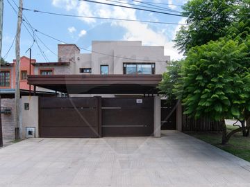 Casa moderna en venta City Bell 3 dormitorios