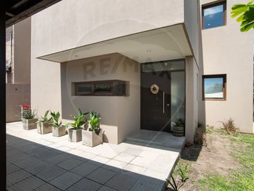 Casa moderna en venta City Bell 3 dormitorios