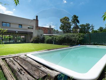 Casa moderna en venta City Bell 3 dormitorios