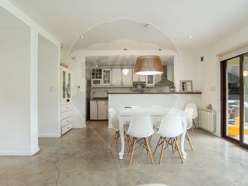 Casa moderna en venta City Bell 3 dormitorios