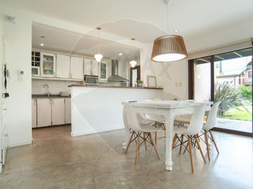 Casa moderna en venta City Bell 3 dormitorios