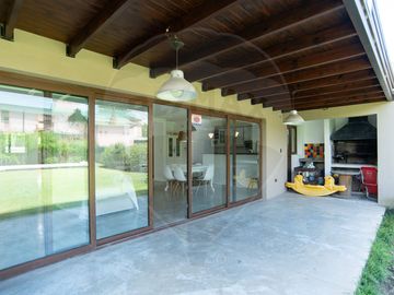 Casa moderna en venta City Bell 3 dormitorios